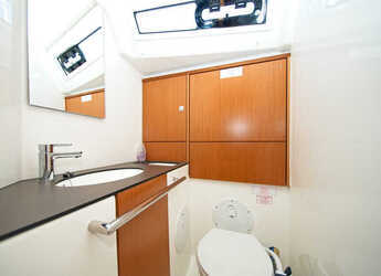 Rent a sailboat in Marina Hramina - Bavaria 46 CN