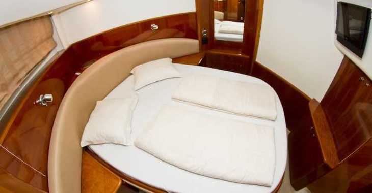 Chartern Sie motorboot in Marina Kremik - Princess V 58