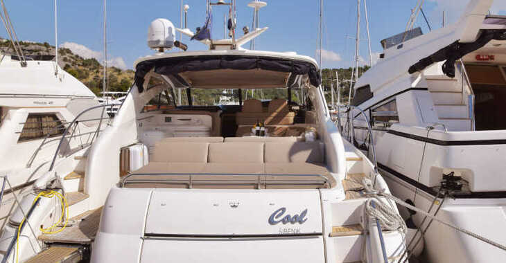 Rent a motorboat in Marina Kremik - Princess V 58