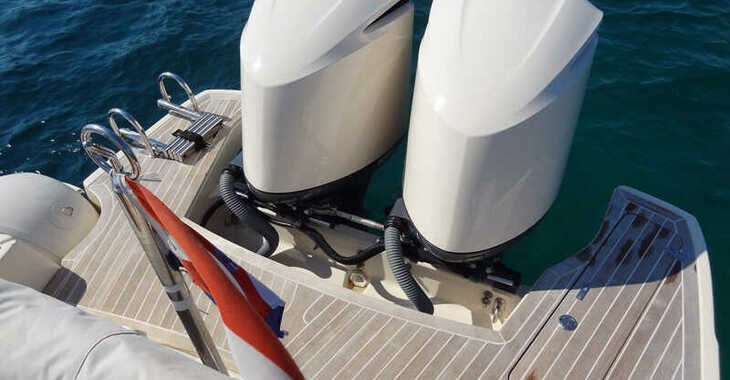 Chartern Sie motorboot in Marina Kremik - MAR-CO e-motion 32