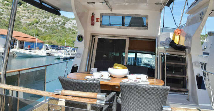 Chartern Sie yacht in Marina Kremik - Yaretti 1570 Heck