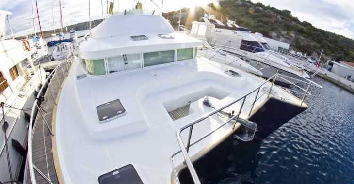 Rent a power catamaran  in Marina Kremik - Lagoon Powercat 43