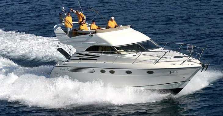 Rent a motorboat in Kremik Marina - Fairline Phantom 40