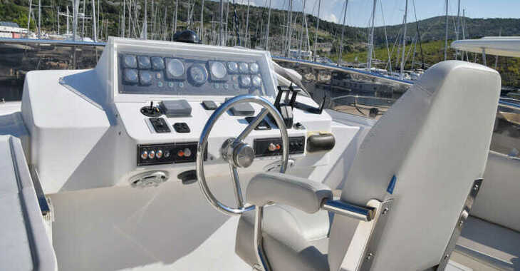 Chartern Sie yacht in Marina Kremik - Johnson 56