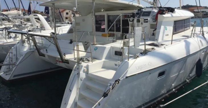 Rent a catamaran in Marina Betina - Lagoon 421