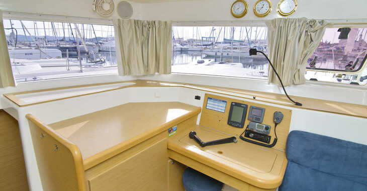 Rent a catamaran in Marina Betina - Lagoon 421