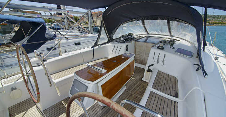 Rent a sailboat in Marina Betina - Beneteau Oceanis 43 