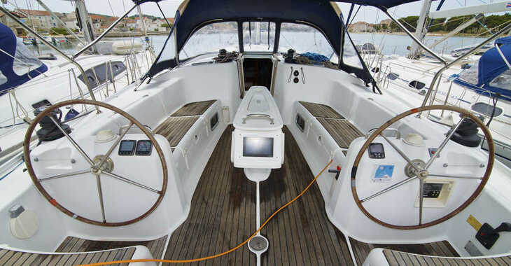 Rent a sailboat in Marina Betina - Beneteau Cyclades 50.5  