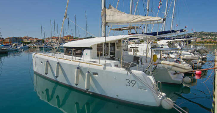 Rent a catamaran in Marina Betina - Lagoon 39