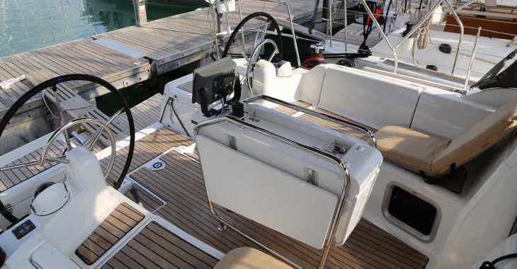 Chartern Sie segelboot in Marina Kastela - Sun Odyssey 419