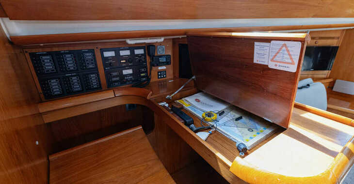 Chartern Sie segelboot in Marina Kastela - Sun Odyssey 49 DS