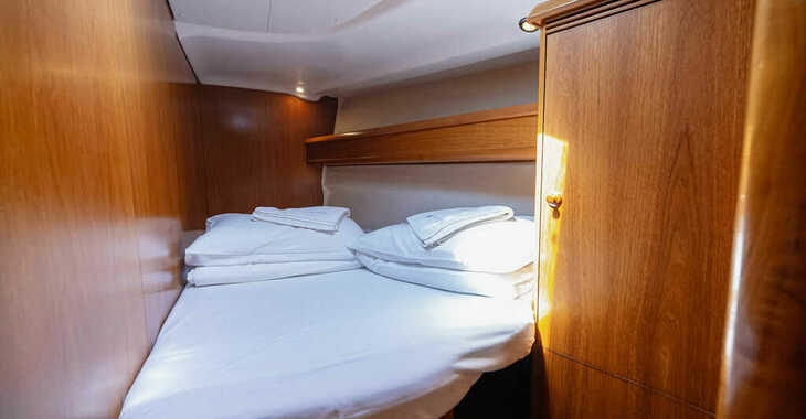 Chartern Sie segelboot in Marina Kastela - Sun Odyssey 49 DS