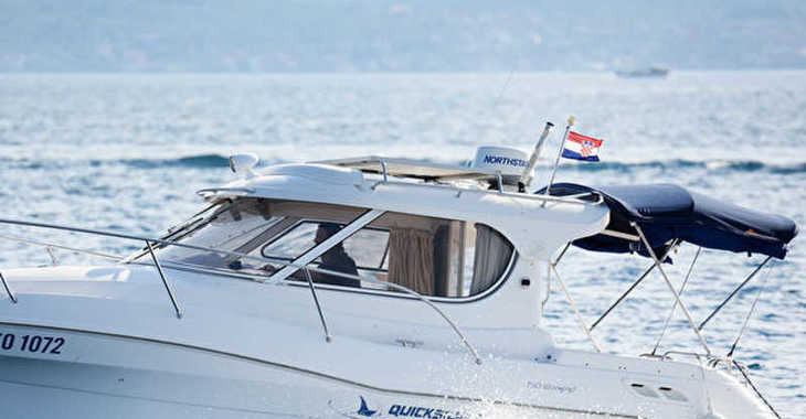 Rent a motorboat in Marina Tankerkomerc - Quicksilver 750