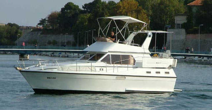 Chartern Sie motorboot in Zadar Marina - Atlantic 37