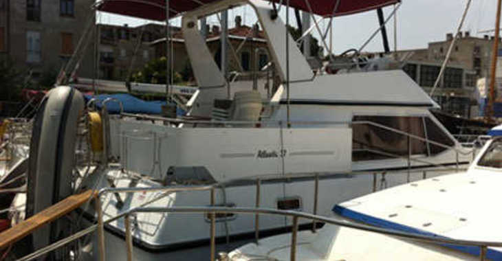 Rent a motorboat in Zadar Marina - Atlantic 37