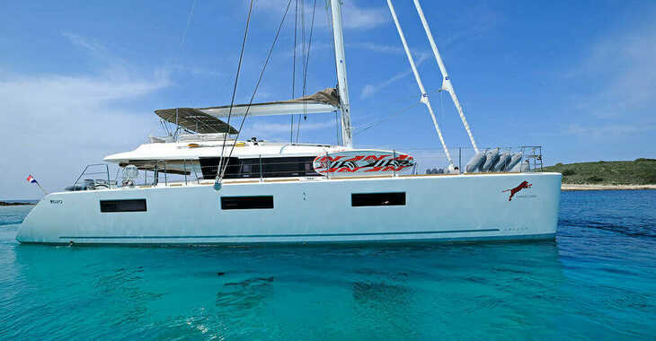 Rent a catamaran in Marina Kastela - Lagoon 620