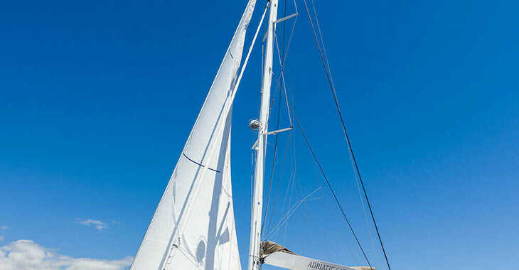 Rent a catamaran in Marina Kastela - Lagoon 620