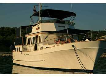 Rent a motorboat in Marina Tankerkomerc - Hampton 42