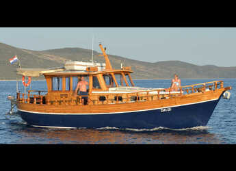 Rent a motorboat in Marina Tankerkomerc - Model Luka