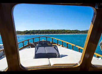 Rent a motorboat in Zadar Marina - Model Luka