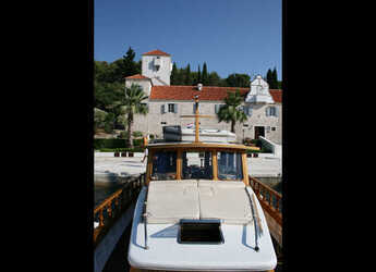 Rent a motorboat in Zadar Marina - Model Luka