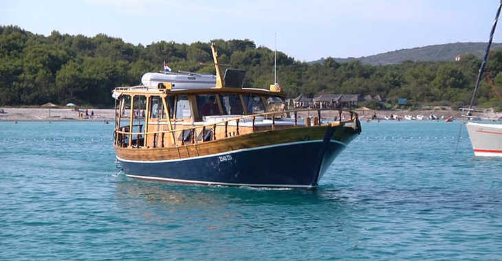 Rent a motorboat in Marina Tankerkomerc - Model Tiho