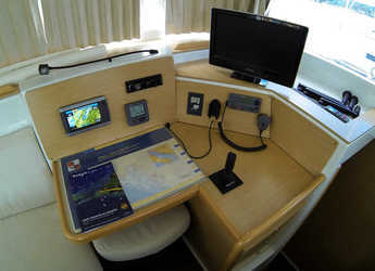 Rent a catamaran in Marina Mandalina - Lagoon 400