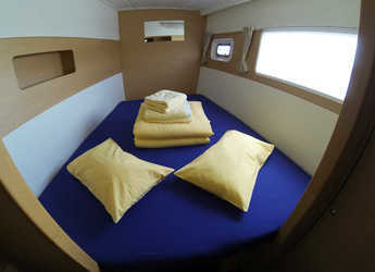 Rent a catamaran in Marina Mandalina - Lagoon 400