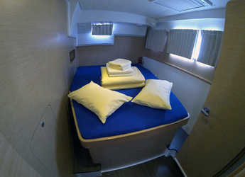 Rent a catamaran in Marina Mandalina - Lagoon 400