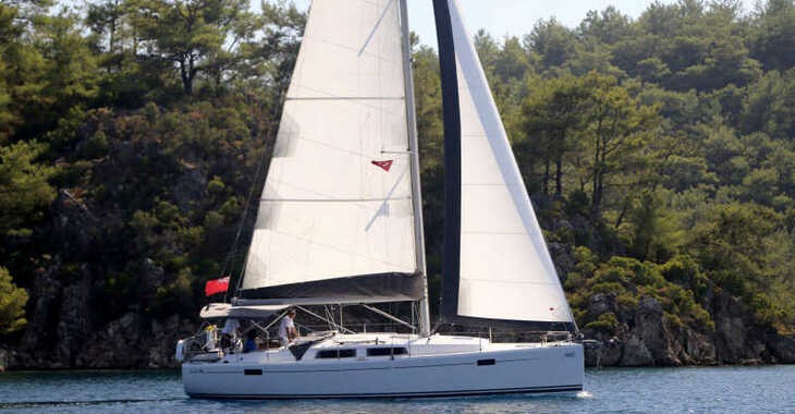 Rent a sailboat in Marina Mandalina - Hanse 385