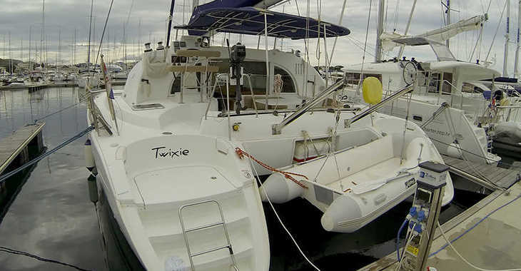Rent a catamaran in Marina Mandalina - Lagoon 380 S2