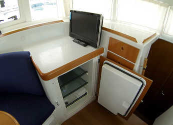Rent a catamaran in Marina Mandalina - Lagoon 380 S2