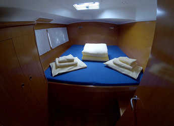 Rent a catamaran in Marina Mandalina - Lagoon 380 S2