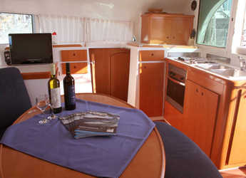 Rent a catamaran in Marina Mandalina - Lagoon 380 S2