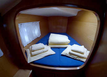 Rent a catamaran in Marina Mandalina - Lagoon 380 S2