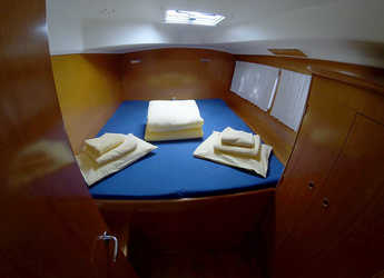 Rent a catamaran in Marina Mandalina - Lagoon 380 S2