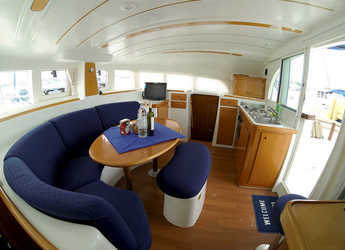 Rent a catamaran in Marina Mandalina - Lagoon 380 S2