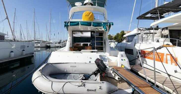 Rent a motorboat in Marina Mandalina - Beneteau Antares 36