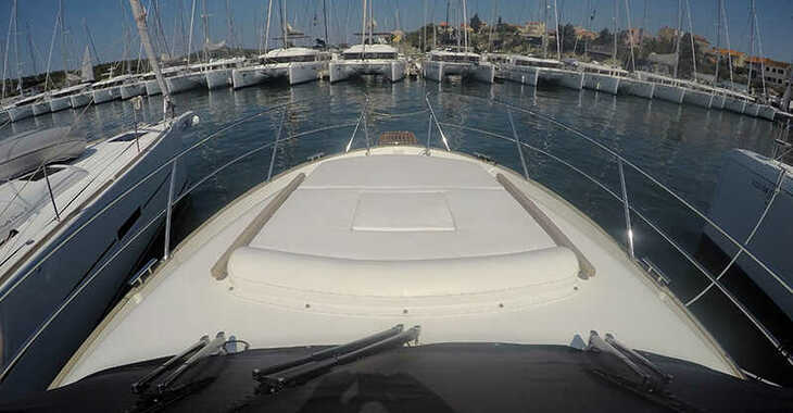 Rent a motorboat in Marina Mandalina - Marex 375
