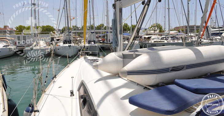Rent a sailboat in Muelle de la lonja - Oceanis 50 Family