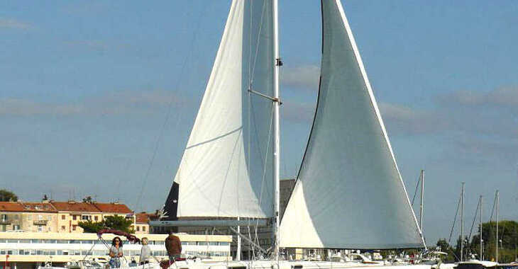 Rent a sailboat in Muelle de la lonja - Oceanis 411-4