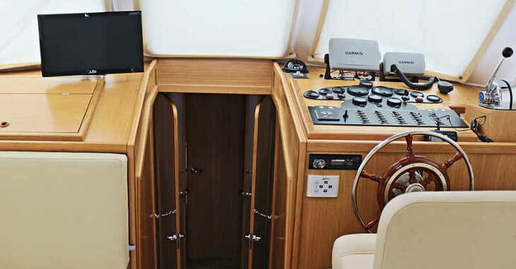 Rent a motorboat in Marina Sukosan (D-Marin Dalmacija) - ADRIA 1002V BT (14)