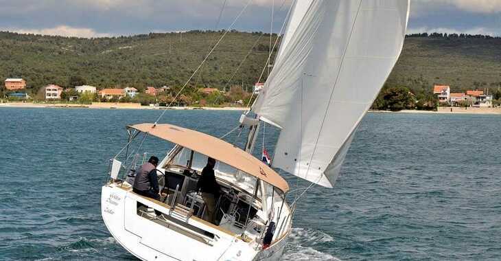 Rent a sailboat in Marina Sukosan (D-Marin Dalmacija) - OCEANIS 45 BT