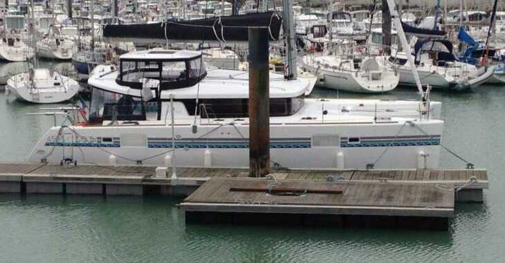 Rent a catamaran in Marina Le Marin - Lagoon 450 SporTop