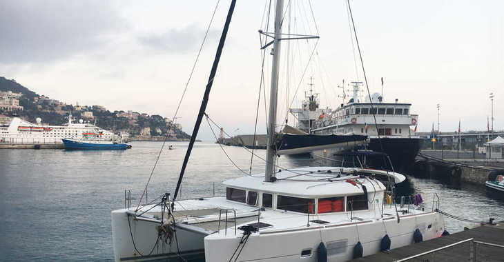 Rent a catamaran in Club Náutico Ibiza - Lagoon 400 