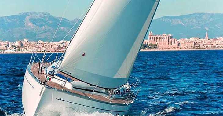 Rent a sailboat in Club de Mar - Bavaria 32