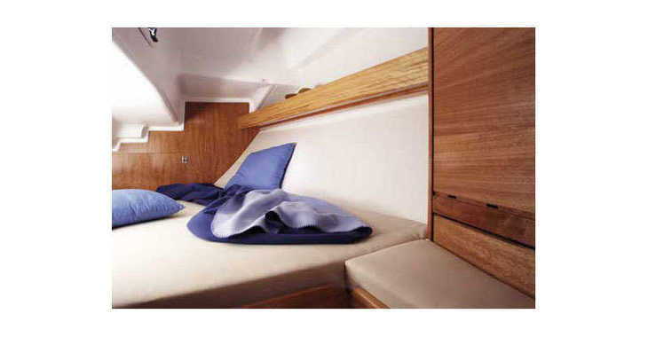 Rent a sailboat in Lefkas Nidri - Bavaria 30 Cruiser (2Cab)