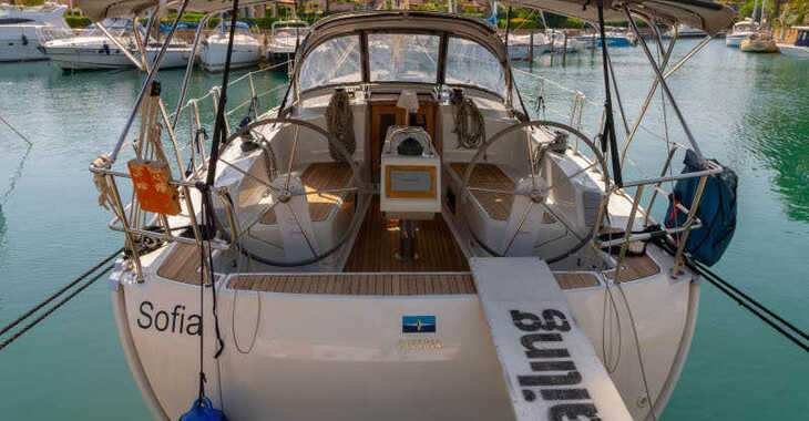 Rent a sailboat in Marina di Portorosa - Bavaria Cruiser 37