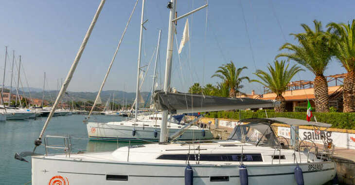 Rent a sailboat in Marina di Portorosa - Bavaria Cruiser 37