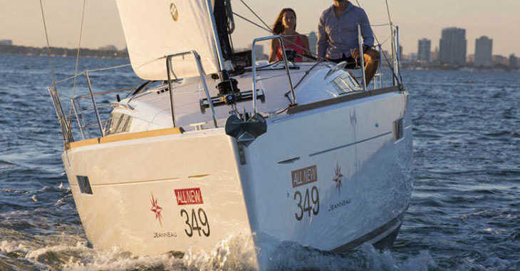 Chartern Sie segelboot in Punta Ala - Sun Odyssey 349 (3Cab)